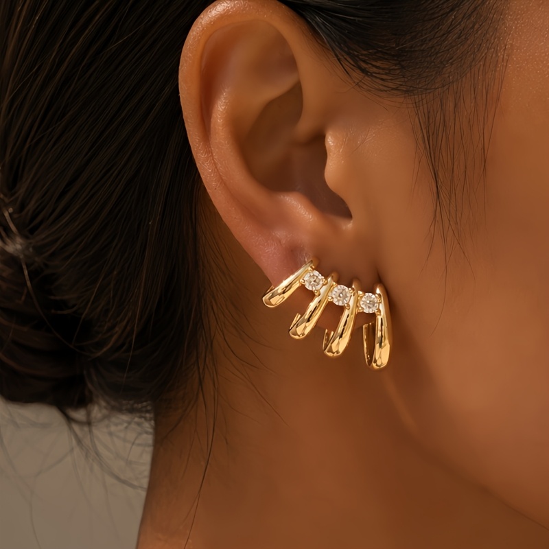 Women's Exquisite Four-Claw Inlaid Sparkling Cubic Zirconia Earrings